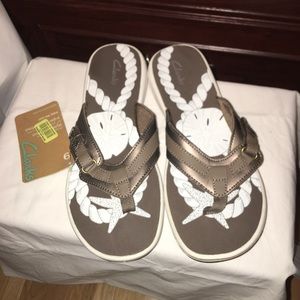 NWT Clarks Adjustable Flip Flop Pewter Sandal.